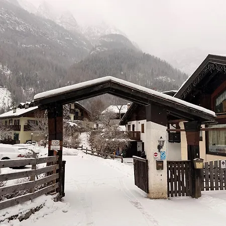 Dolomites Soundscape - Birds River Snow Bus Bike Hike * Alleghe